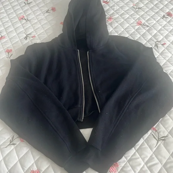 ALO Yoga Black  and Being Women's Sweater 2x70 or 50 each - Picture 2 of 4